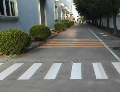 西安道路劃線價格 西安廠區劃線標線施工圖片