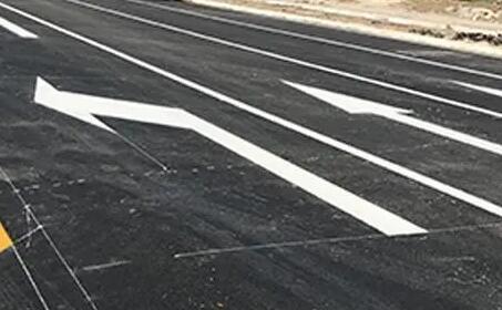 蘇州小區(qū)瀝青道路劃線用什么樣的材料？