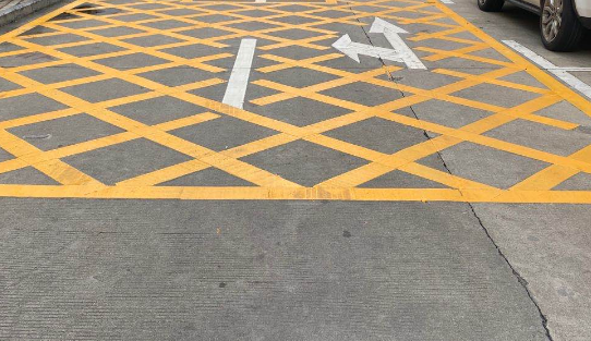 創(chuàng)意設(shè)計，優(yōu)雅彩繪，蘇州小區(qū)地面劃線方案讓生活更加便捷和美好