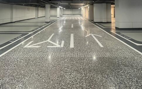 車位重新劃線需不需要清除之前熱熔膠的痕跡？